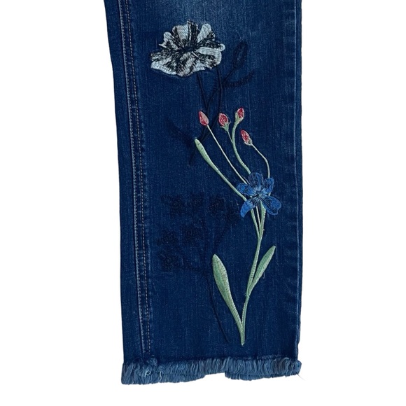 Max Jeans Size 4 Straight Crop Floral Embroidery Raw Hem Distressed Denim Jeans - Picture 7 of 11
